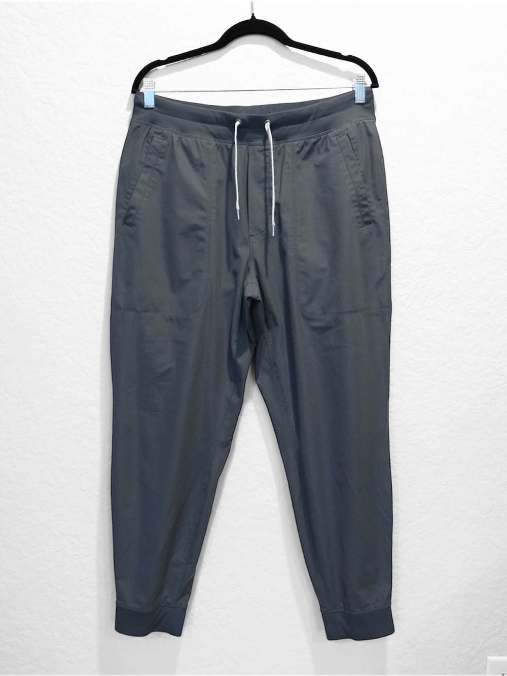Vuori Meta Joggers Men’s XL Charcoal Gray Drawstring Pockets 28”